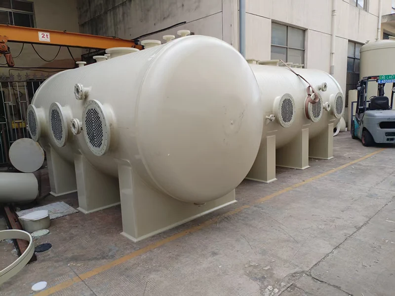 ポリプロピレン製横型貯蔵タンク